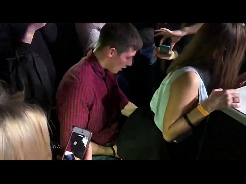 ❤️ Sexe real en una discoteca russa. Noia russa de 18 anys a l'anus i la vagina follada en una discoteca Fota a nosaltres ❌️